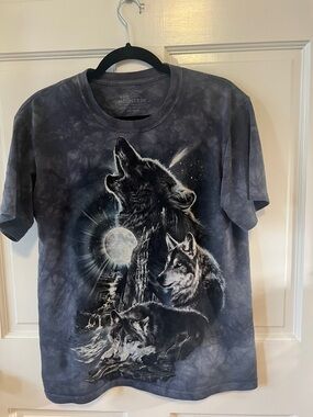 THE MOUNTAIN wolf tshirt